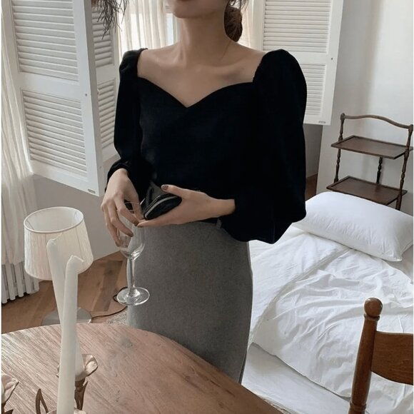 Chic Balloon Sleeve Top with sweetheart neckline - Picture 1 of 8